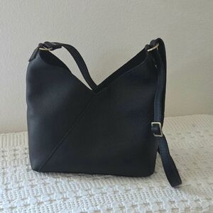 Portland Leather Small Naomi Shoulder Bag in Pebbled Black